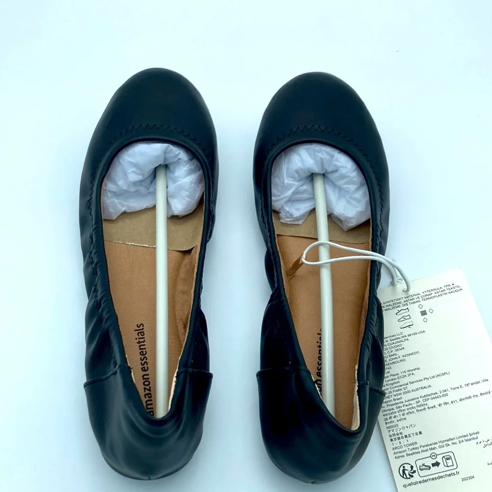 NWT AMAZON ESSENTIALS BLACK BALLET FLATS